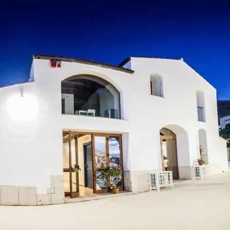 Bed and Breakfast Borgo Marino 3*